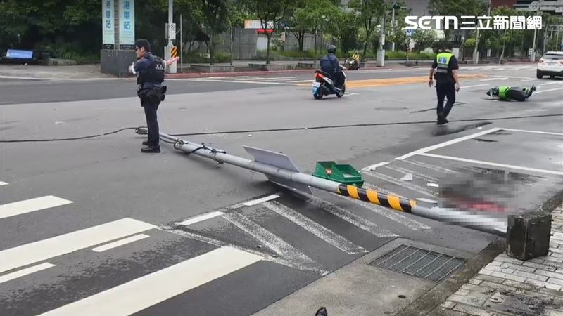 騎士自撞OHCA命危送醫。(圖/翻攝畫面)