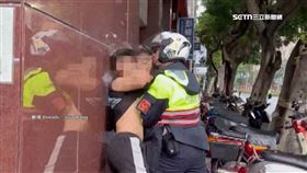 又是你！通緝犯逃半月又撞警　遭警民合作壓制