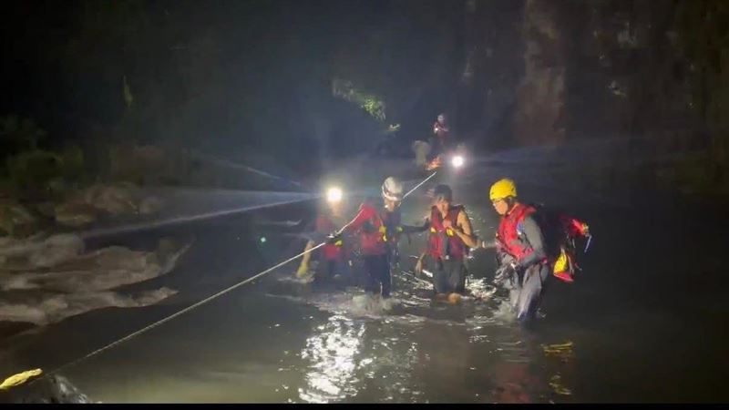 新竹錦屏溪暴漲 露營區遊客被大水沖走