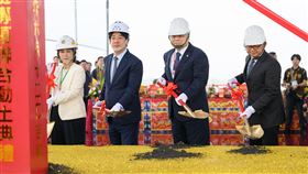 受惠半導體與高科技擴廠潮，台股機電與精密製造族群展現驚人韌性。聖暉、朋億、智伸科及旭然四檔個股今日同步衝高，股價創下歷史或波段新高。市場買盤不僅聚焦廠務供應鏈的穩定獲利，更看好 AI 基礎建設帶來的長期爆發力，台廠技術優勢正成為資金追逐的新熱點。（圖／南科提供）