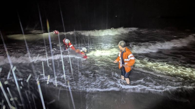 台南黃金海岸發生溺水事件。(圖/翻攝畫面)