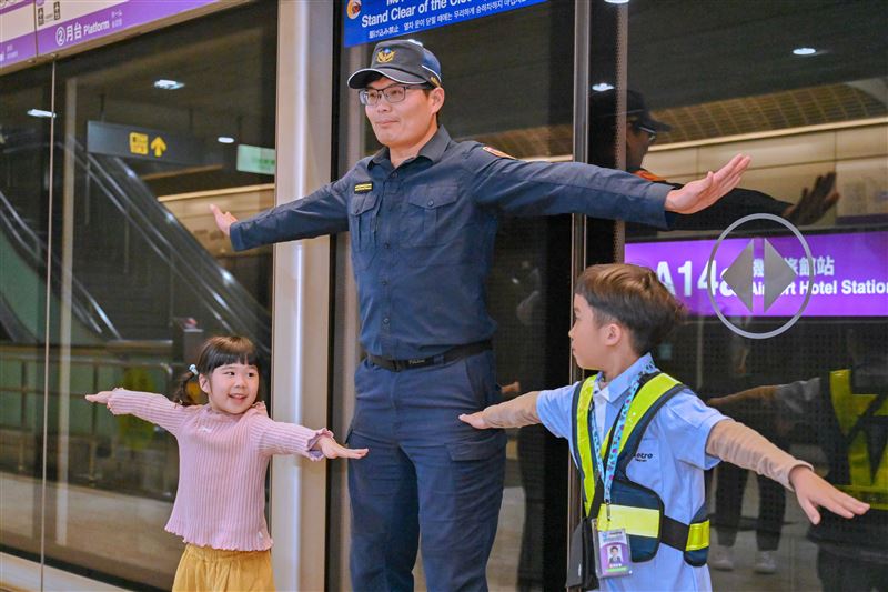 桃捷指出,本次活動共分上午場及下午場兩梯次辦理,每場限額20人,總計40個名額。活動報名費為600元,凡2018年7月至2022年7月間出生的小朋友皆具登記資格。(圖/桃園捷運提供)