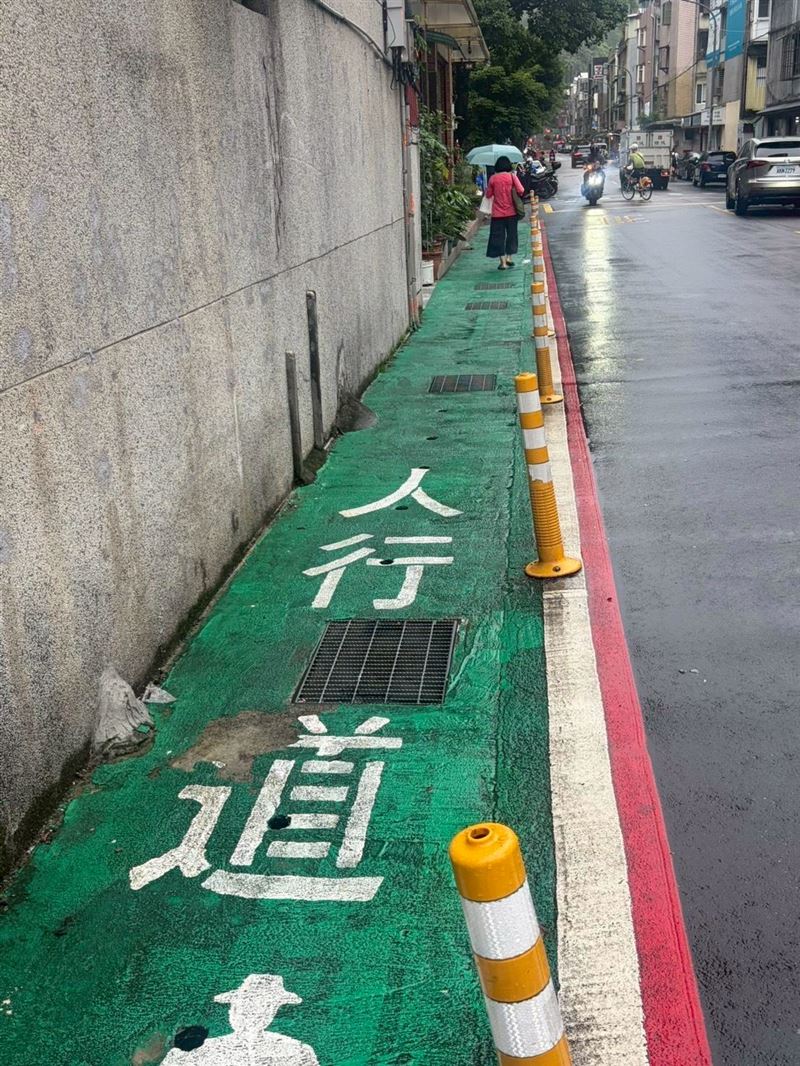 「台北好政連線」民進黨台北市議員林延鳳、顏若芳與市議員參選人劉品妡、郭凡舉行記者會，揭台北交通標線陷阱（圖／林延鳳辦公室提供）