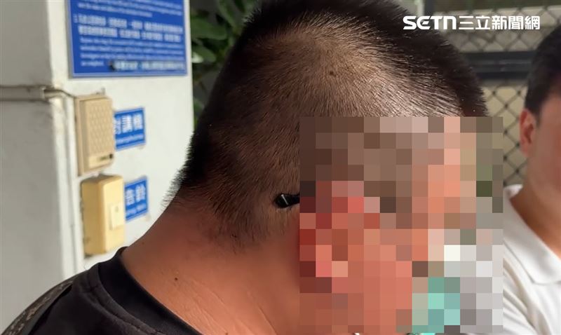 台中多元計程車司機，遭醉客毆打太陽穴腦震盪，過程全被行車紀錄器拍下，他今天前往地檢署按鈴控告殺人未遂。（圖／翻攝畫面）