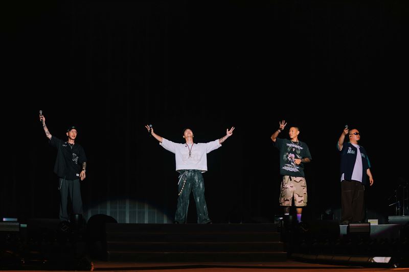 頑童拋出震撼喜訊，宣布高雄場「不是最終場」。（圖／本色音樂提供）