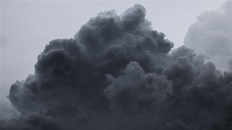 近日全台降雨頻繁,嘉義縣水上鄉日前出現「巨型黑雲」目擊者拍下這幕PO網,引發熱議。(示意圖/PIXABAY)
