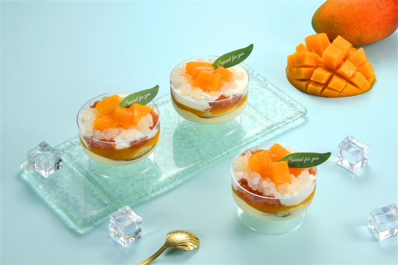 亞尼克新品「楊枝甘露杯」新鮮芒果與椰奶西米露融合,售價125元。(圖/品牌業者提供)