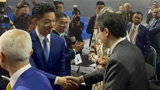 蔣萬安赴世界城市高峰會　黃循財握手問候