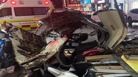 台中,消防局,自小客車,招牌,藥妝店,大雨,腐蝕（圖／翻攝畫面）