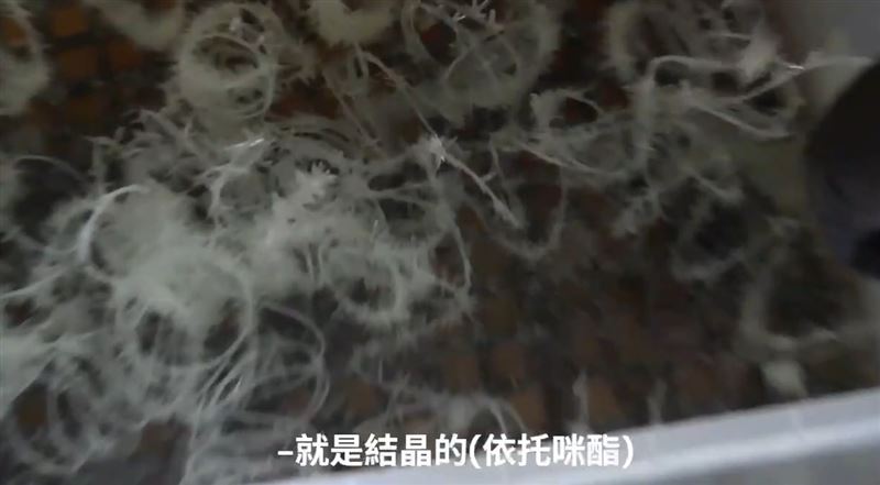 製毒工廠提煉出結晶體。（圖／桃園地檢署提供）