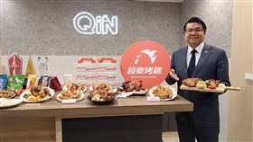 超秦宣布推出烤雞品牌超秦宣布推出餐飲新品牌「超秦烤雞」，15日在桃園火車站商圈開出首家門市，董事長卓靖倫（圖）表示，希望透過自有通路直接接觸消費者。中央社記者何秀玲攝　115年6月15日
