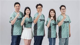 沈伯洋揪25小雞拍定裝照　攝影師出奇招