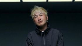 KID向來不吝於分享生活趣事，日前搭乘Uber時，就因一場「認人誤會」鬧出烏龍。（圖／翻攝自KID IG）