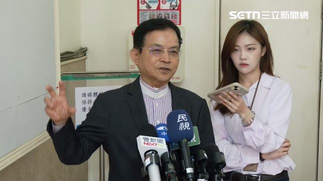 賴士葆怒喊,不准饒慶鈴去已經很過分了,「一個視頻」就說會有統戰交流,這個笑死人了(圖/翻攝畫面)