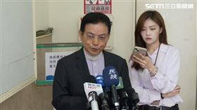 賴士葆怒喊，不准饒慶鈴去已經很過分了，「一個視頻」就說會有統戰交流，這個笑死人了（圖／翻攝畫面）