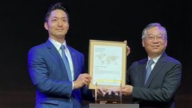台北市獲新加坡李光耀世界城市獎特別獎，市長蔣萬安前往領獎。（圖／台北市政府提供）