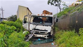 台南,新營,事故,車輛,貨車,護欄,邊坡,國道,車禍。（圖／翻攝畫面）