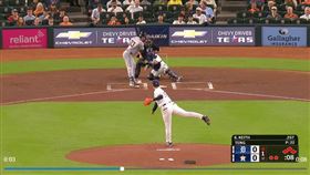 鄧愷威1局上滿壘投出觸身球掉分。（圖／翻攝自MLB官網）