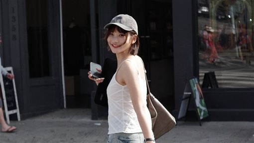 愛莉莎莎板橋街頭遭擦撞　駕駛誇張行徑曝