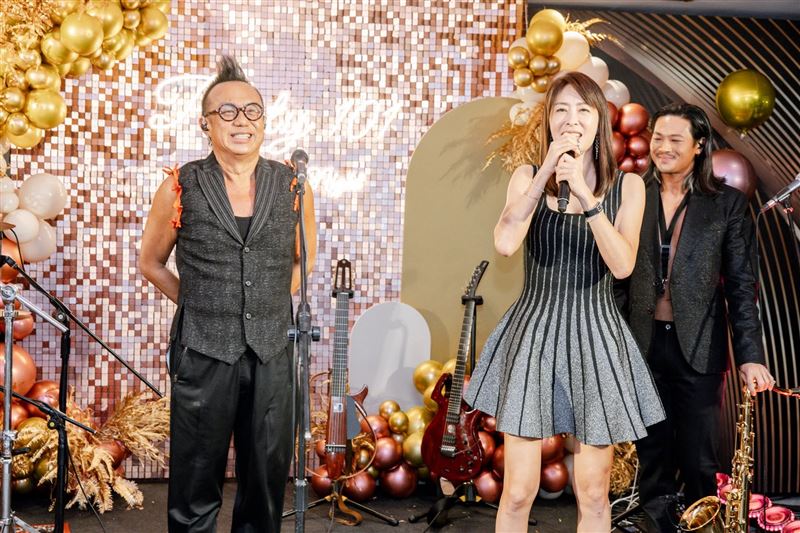 「搖滾教父」音樂人黃大煒逝世,台北101董事長賈永婕直言「很難接受你就這樣走了」。(圖/翻攝自賈永婕臉書)
