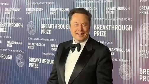 在啟動「綠鞋條款」後,SpaceX總募資規模從原本的750億美元飆升至857億美元。馬斯克也成為首位淨資產超過1兆美元的全球首富。(圖/翻攝自X平台 @iam_smx)