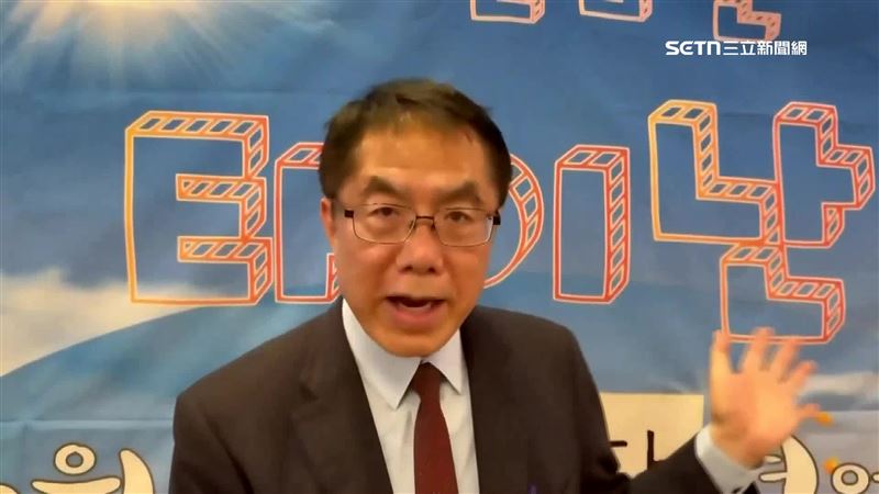 黃偉哲赴韓搶2億訂單!返台搭廉航引論戰