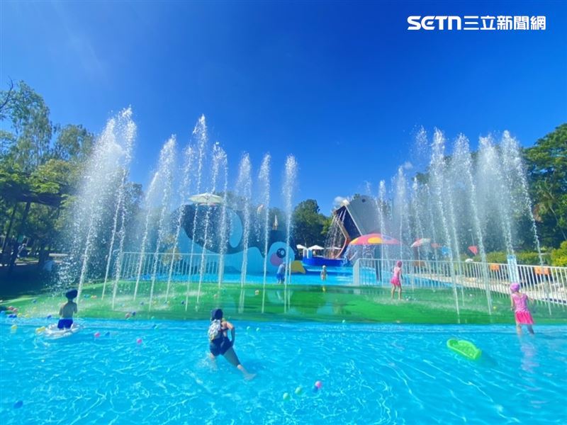 高人氣夏日親子戲水專區綠洲水樂園。（圖／頑皮世界動物園提供）