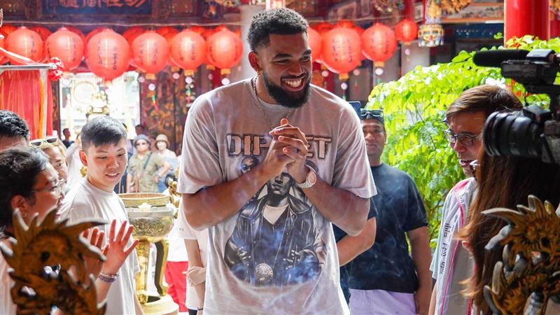 NBA球星赴1廟擲聖筊奪冠 張善政:靈驗