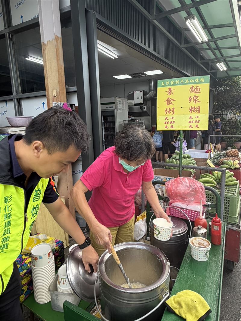 愛孫返台半年,鹹粥嬤現況曝光,阿嬤說孫子深刻體悟「台灣好」,已洗心革面、重新做人。(圖/議員賴清美提供)