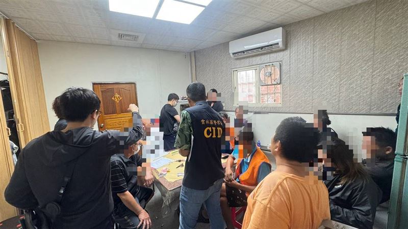 賭場提供免費餐飲、檳榔攬客。(圖/翻攝畫面)