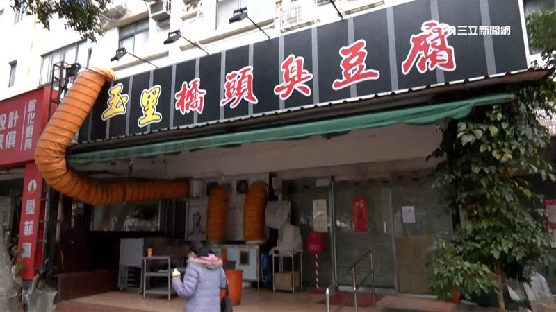 品牌近年積極展店,不過臭味問題也屢掀爭議,過去台北分店曾遭居民投訴,甚至被開罰58萬元