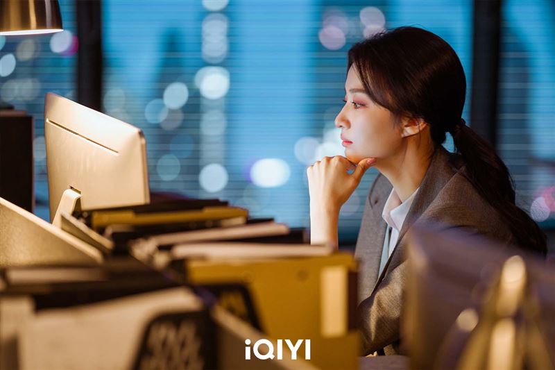 王楚然化身北漂社畜,背房貸與房客合租。(圖/愛奇藝國際版提供)