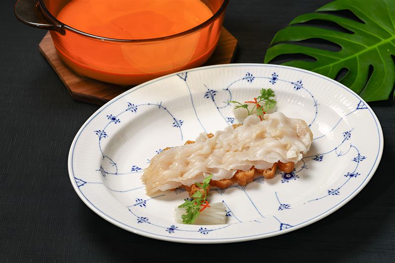 晶華軒夏季新菜-堂弄過橋象拔蚌。(圖/飯店旅宿業者提供)