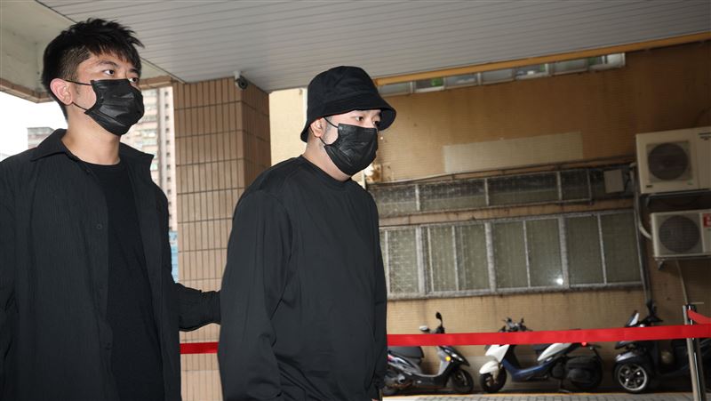新/閃兵案開庭 藝人阿達等14人陸續現身