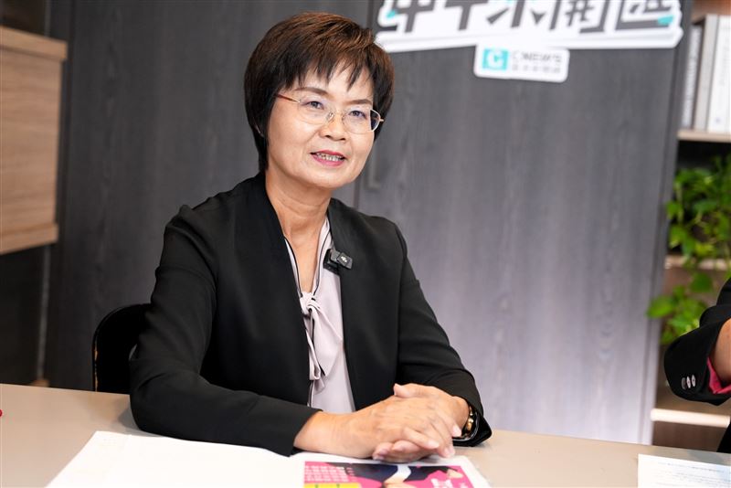 民進黨彰化縣長參選人、立委陳素月今(16)日接受《CNEWS匯流新聞網》政論節目《中午來開匯》主持人黃光芹專訪。(圖/CNEWS匯流新聞網 中午來開匯提供)