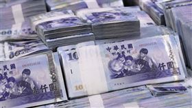 新台幣,財富。（圖／AI製圖）