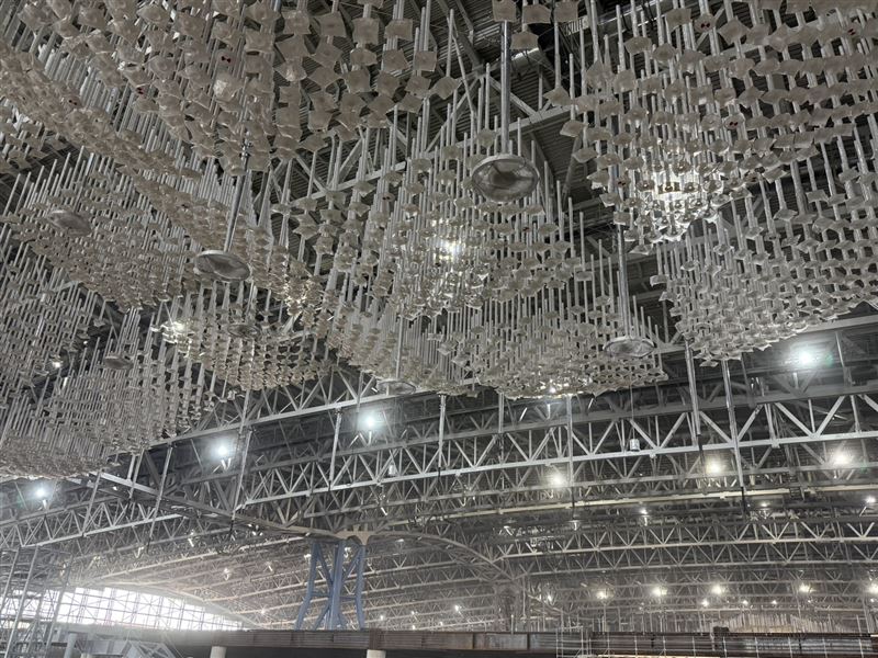 桃機第三航廈雲頂天花板。(圖/記者李育道攝影)