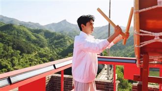 大咖男星長城擊鼓爆辱華　官方認錯道歉了
