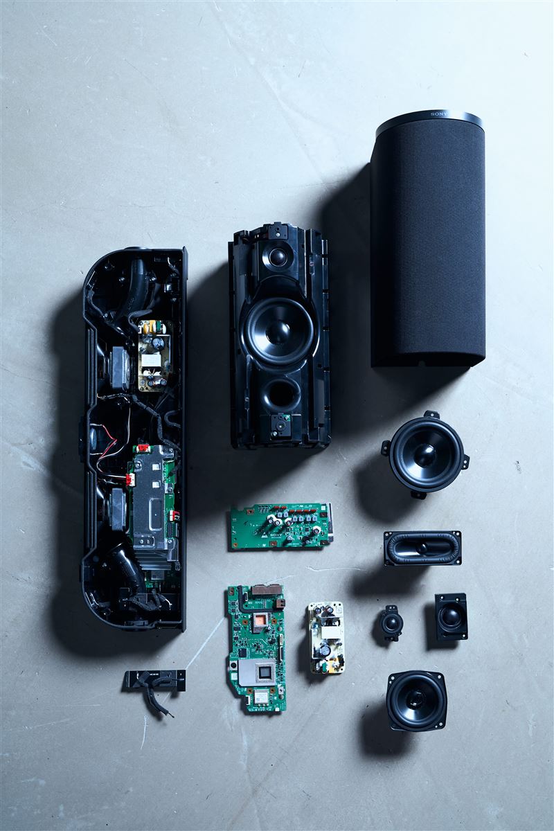 Sony BRAVIA True RGB系列結合BRAVIA Theatre Trio旗艦級三件式家庭劇院系統,以頂尖的影音品質讓影院級的視聽感動在居家精彩上演。(圖/品牌業者提供)