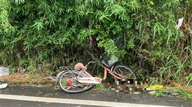 台中87歲嬤被撞噴⋯孤獨淋雨2小時慘死！肇事男冷血躲回家瞎扯：沒看到（圖／翻攝畫面）有馬