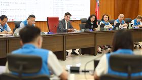 苗縣修訂法規納管桌遊店　擬照八大行業規範距離坊間以桌遊店掩護麻將賭博案件時有所聞，苗栗縣政府研擬「苗栗縣經營休閒娛樂服務業管理自治條例」納管桌遊店、網咖與八大行業，規範桌遊店比照八大行業，應距離住宅區50公尺以上、距學校醫院200公尺以上。草案16日經縣務會議通過，將送議會審議。（苗栗縣政府提供）中央社記者管瑞平傳真　115年6月16日