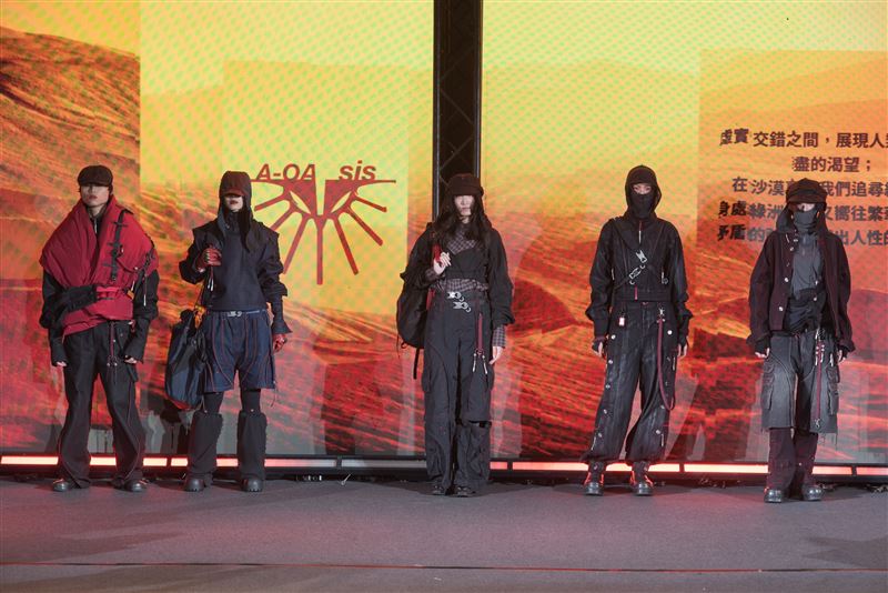 2025年高雄時尚大賞永續時尚作品「A-OA sis」透過提升材質耐用性與單品生命週期，實踐永續設計精神。(圖/主辦單位提供)