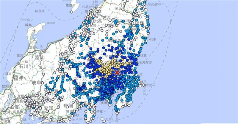 日本16日晚間7時46分,茨城縣南部發生規模5.5地震,東京都建物明顯搖晃。(圖/翻攝自日本氣象廳)