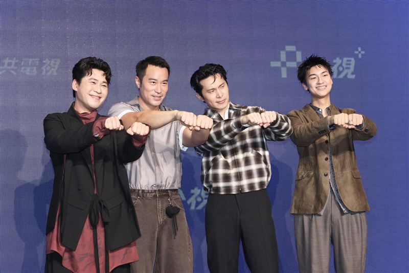 (左起)黃迪揚、張孝全、姚淳耀、裴子齊出席《欠妳的那場婚禮》首映會。(圖/記者田俊彥攝影)
