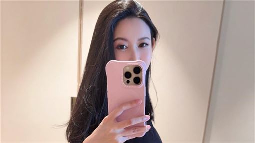 42歲蝴蝶姐姐懷雙胞胎　首度發文證實性別