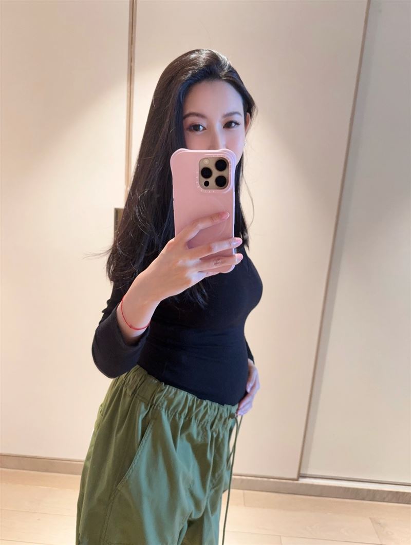 42歲蝴蝶姐姐懷雙胞胎 首度發文證實性別:希望和兒子一樣愛笑