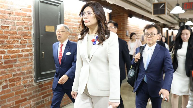 鄭麗文讚習手軟如雲!美官員錯愕