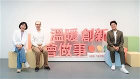 蘇巧慧、沈伯洋接待兩人於美國賓州大學法學院就讀時的教授戴傑（Jacques deLisle）（圖／蘇巧慧競辦提供） 