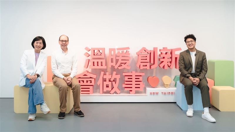 蘇巧慧合體沈伯洋接待 賓大恩師笑喊一句