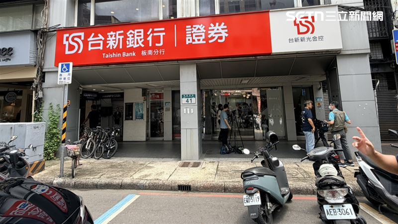 遭搶的台新銀行板南分行。(圖/記者莊淇鈞攝影)